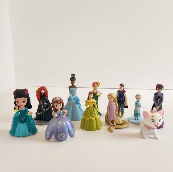 Lot of Disney Princess Figure Figurines Frozen Belle Rapunzel Brave Tiana - Picture 8 of 8